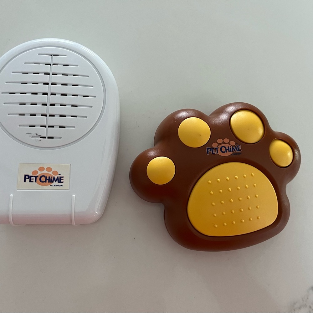 Pet chime battery operated door bell trainer for cats and dogs to go out
